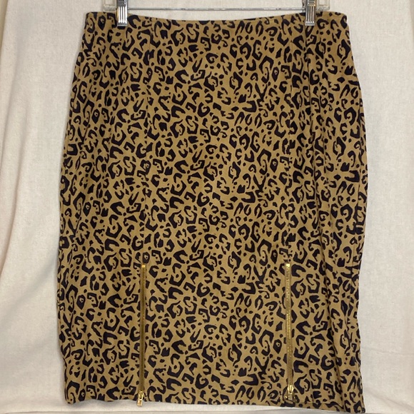 Chico’s BLACK LABEL Cheetah Print
Printed Faux-Suede Skirt Zipper Accents Size 1 - Picture 1 of 9